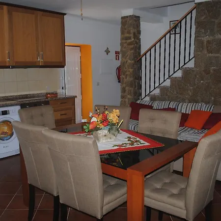Moradia Familia Escoto Villa Monsanto Exterior photo